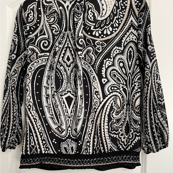 WHBM - Pullover Silky Blouse With Chain Paisley Print.  Has 3/4 Split Sleeves - Picture 4 of 10